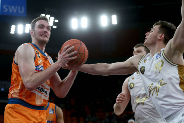 并通过网络 并通过网络